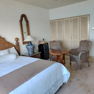 https://resort-sunset-fishermen-beach-spa-playacar.tulum-hotels.net