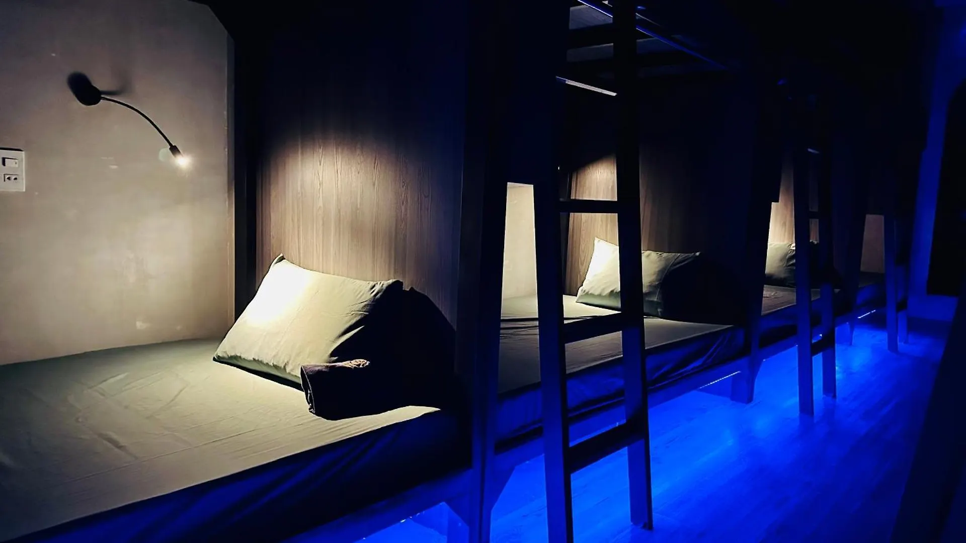 T Zone Hostel - Quiet Place, Near China Town,Ho Thi Ky Street Food,Cafe,Beer Ho Chi Minh City Capsule hotel